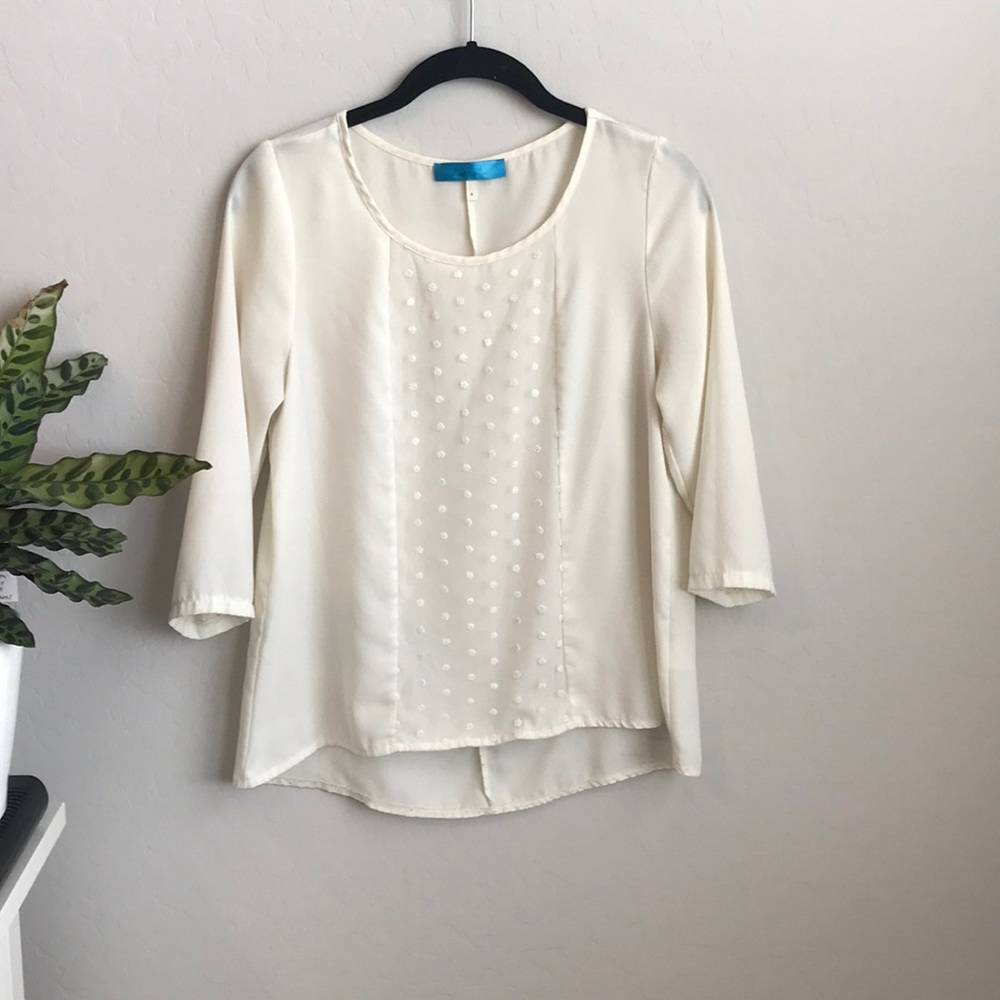 Francesca’s Collections Ivory Quarter Sleeve Top
